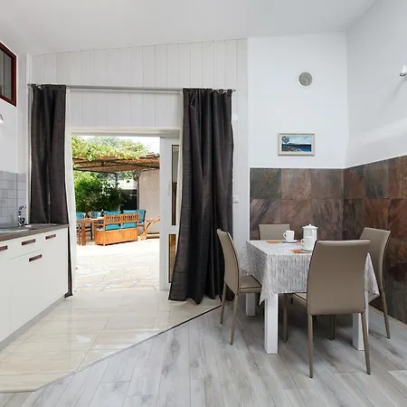 Vakantiehuis Luna Sutomiscica