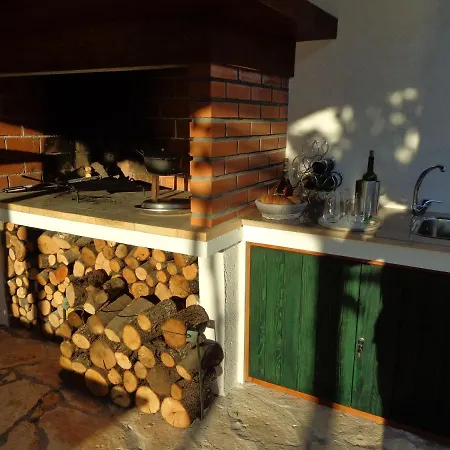 Luna Holiday home Sutomiscica