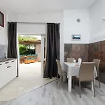Holiday home Luna Sutomiscica