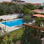 Holiday home Luna Sutomiscica