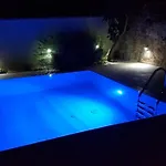 Luna Holiday home Sutomiscica